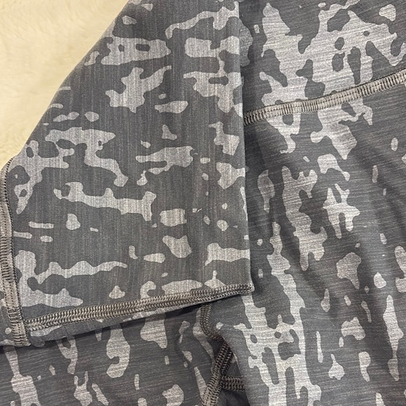 Lululemon athletica grey mix Patterned crop/tapered cur Leggings size 6 women’s - Picture 4 of 16